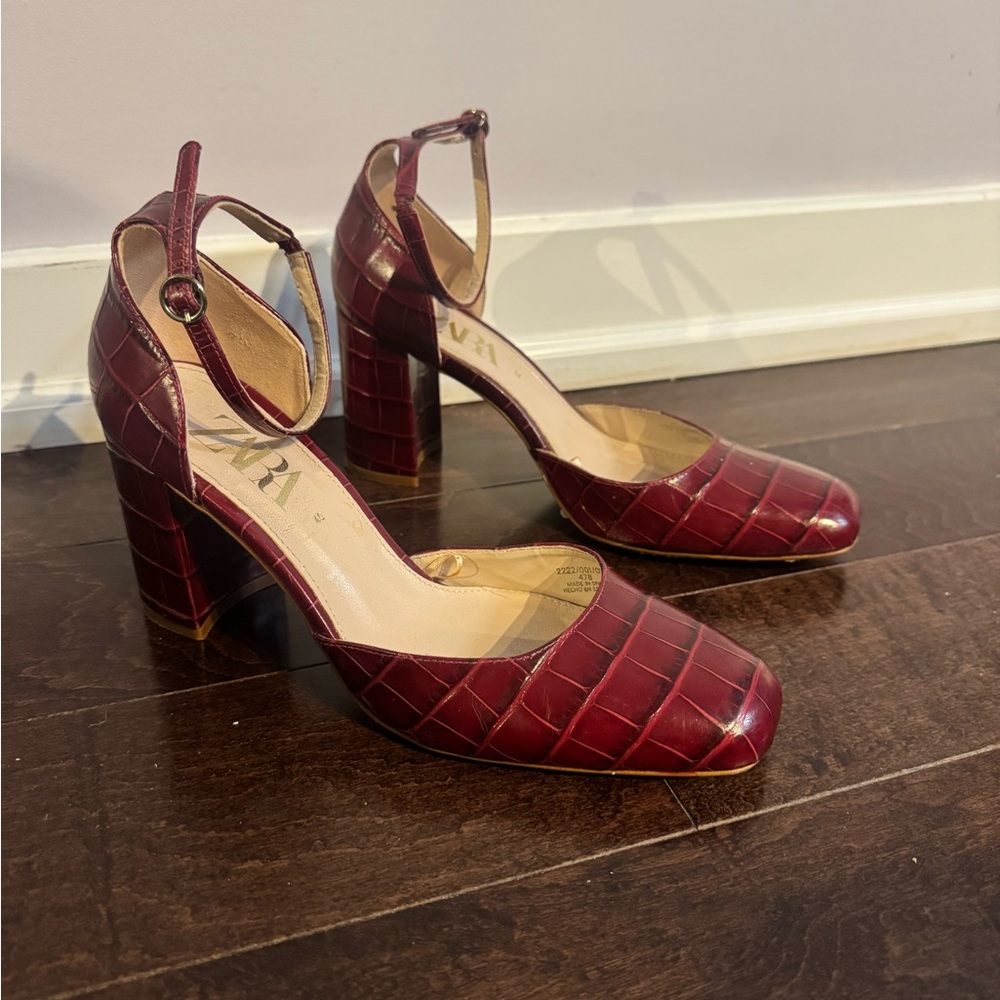 Maroon Croc-Patterned Square toe Block Heels